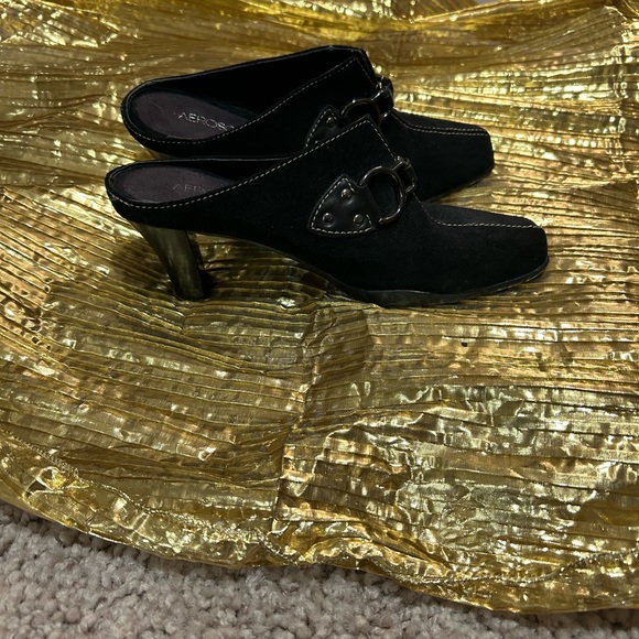 AEROSOLES Black Mules with Decorative Buckle and Rounded Toe - Picture 3 of 7